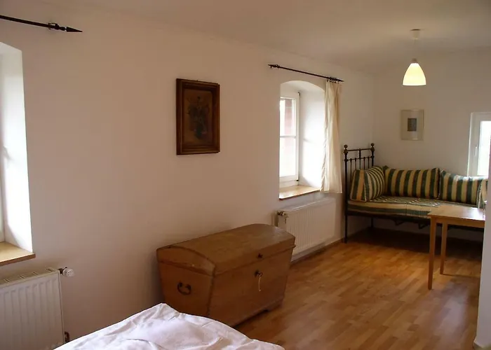 Semesterbostad Gastehaus Am Schloss Neuhausen *