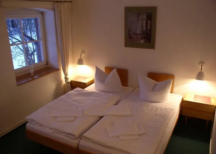 Gastehaus Am Schloss Neuhausen * Berge (Brandenburg)