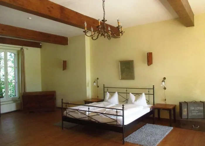 Gastehaus Am Schloss Neuhausen