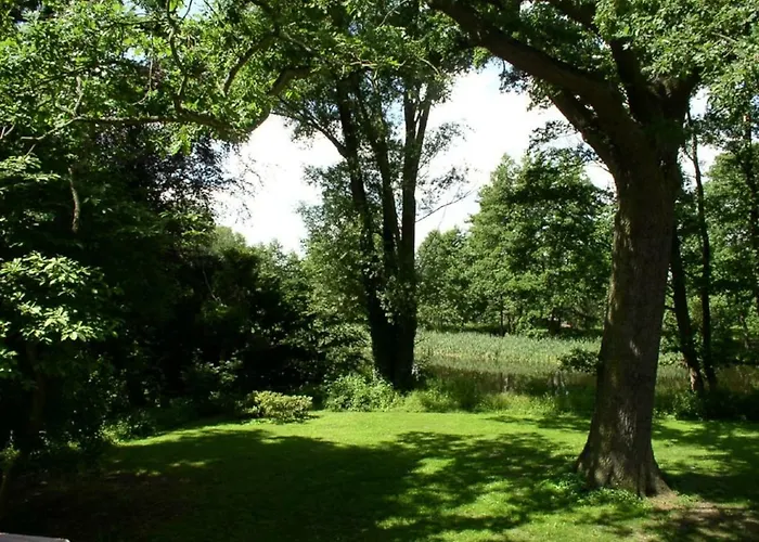 Semesterbostad Gastehaus Am Schloss Neuhausen *