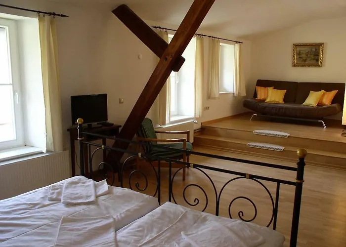 Gastehaus Am Schloss Neuhausen *