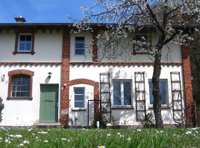 Semesterbostad Gastehaus Am Schloss Neuhausen
